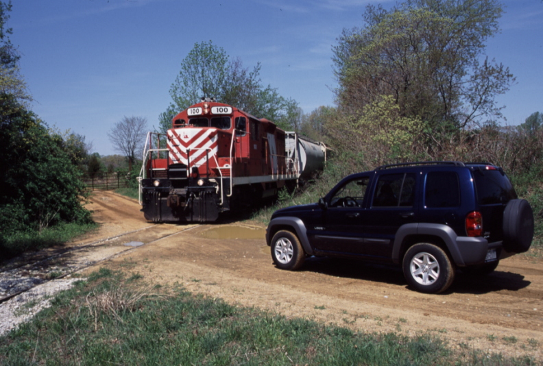 srnj-farm-crossing-2004-jeep-liberty.jpg