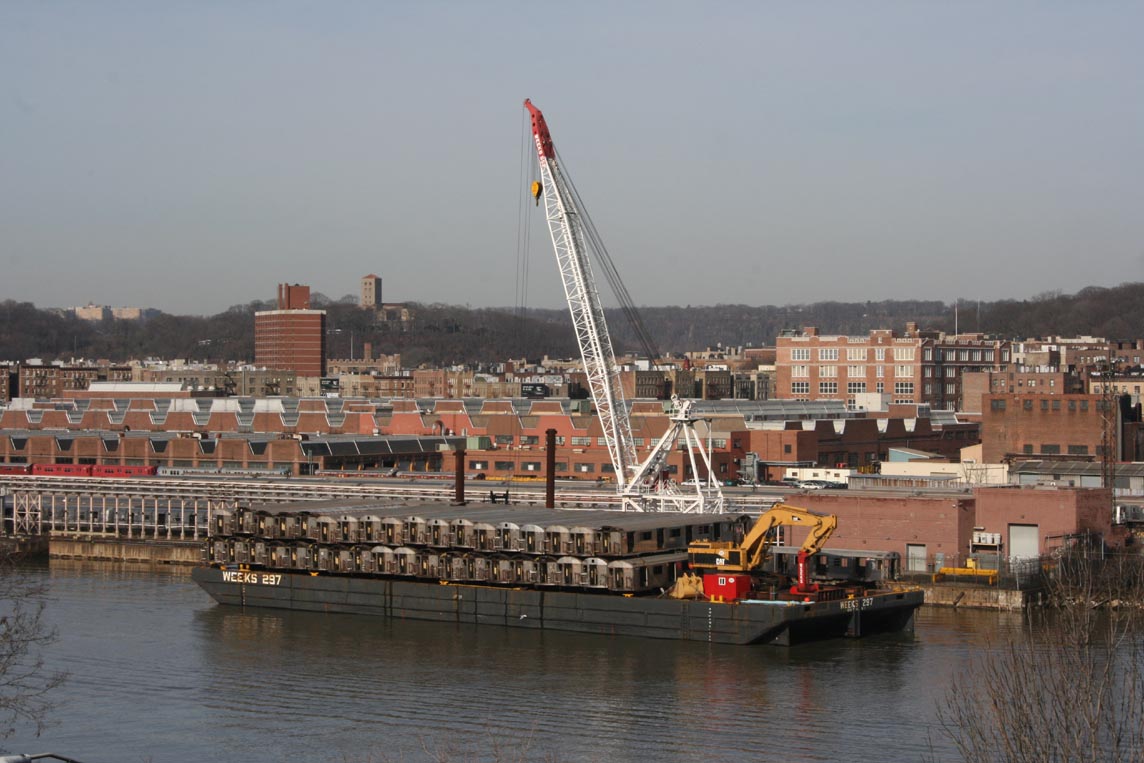 subwaybarge032709-2.jpg