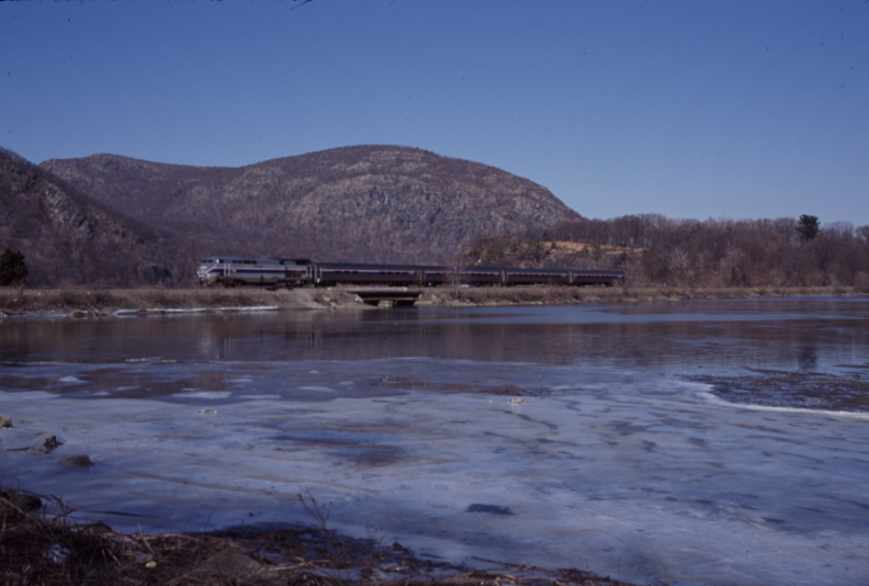 sb-amtrak-cp53-coldspring-ny01.jpg